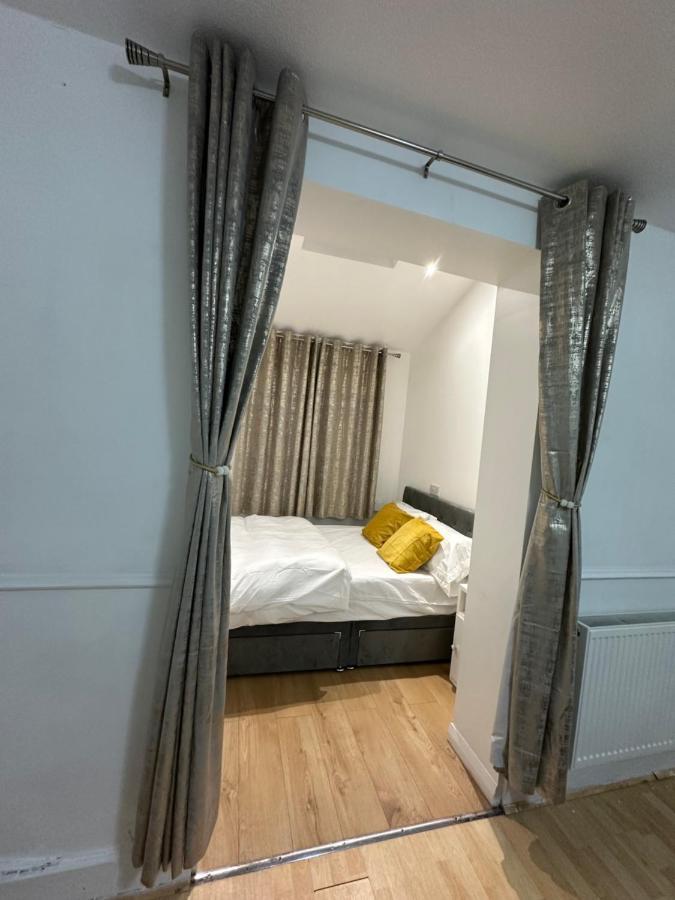 3Rd Studio Flat With Private Toilet And Bathroom Setup For Family Enjoyment 134 Keedonwood Road Bromley Exterior foto