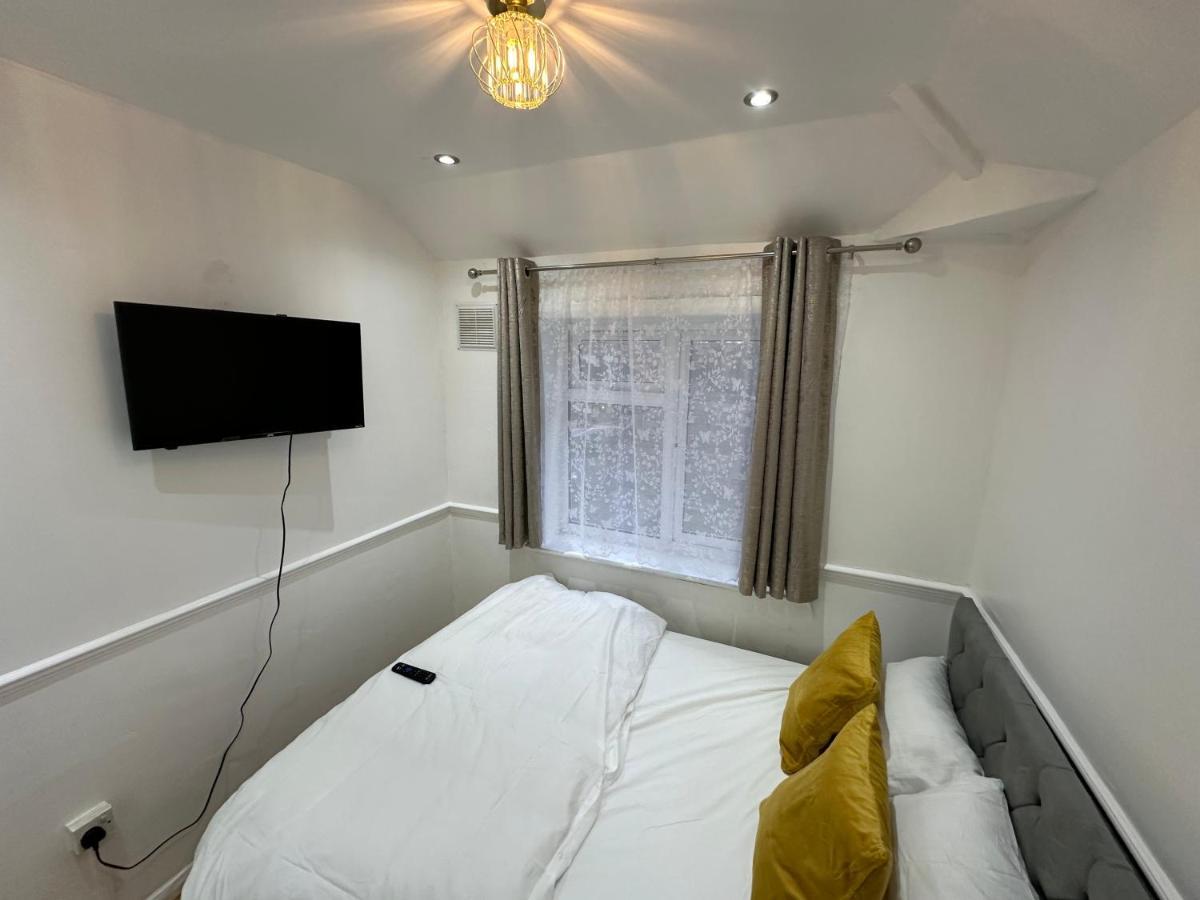 3Rd Studio Flat With Private Toilet And Bathroom Setup For Family Enjoyment 134 Keedonwood Road Bromley Exterior foto