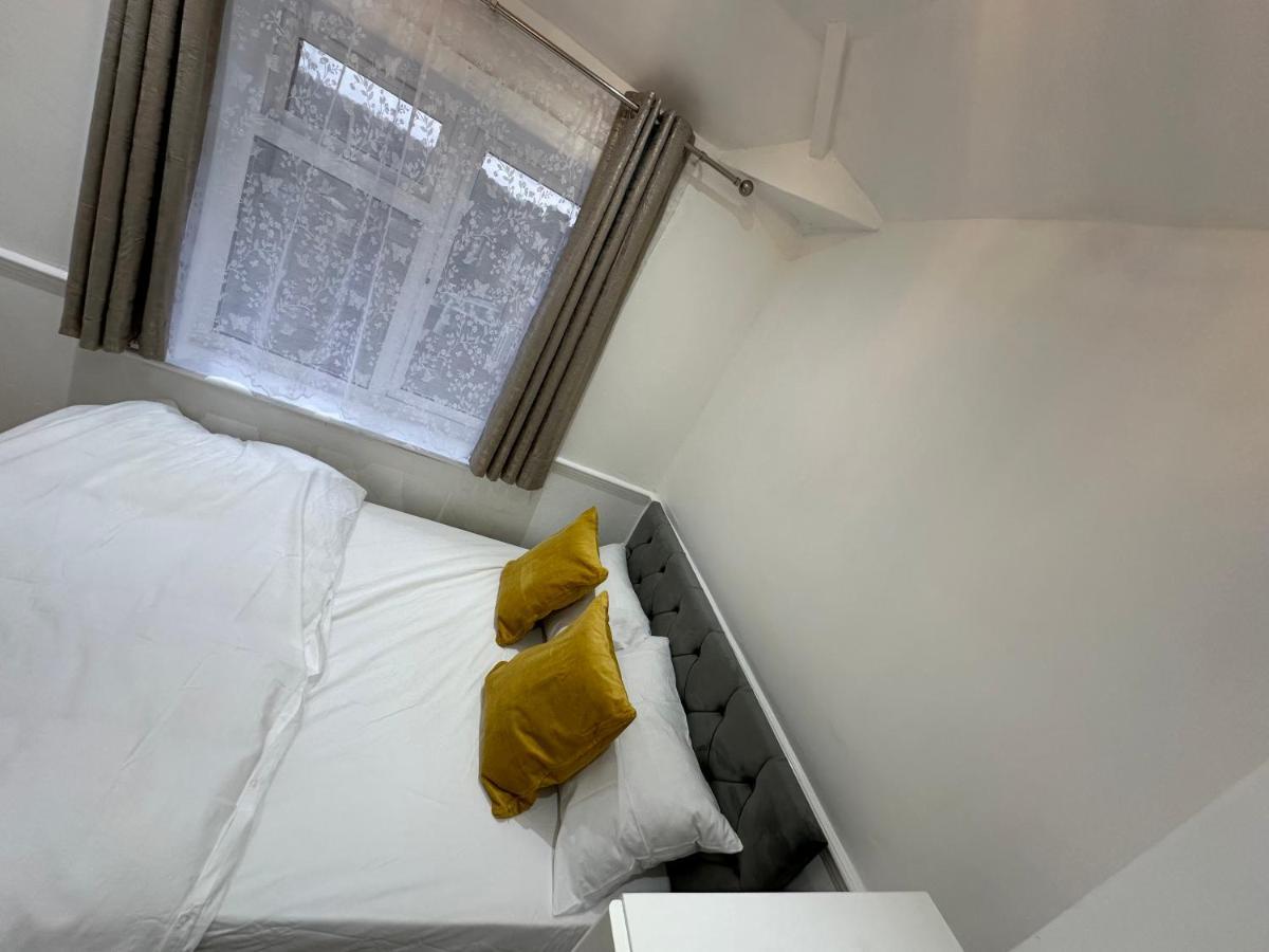 3Rd Studio Flat With Private Toilet And Bathroom Setup For Family Enjoyment 134 Keedonwood Road Bromley Exterior foto