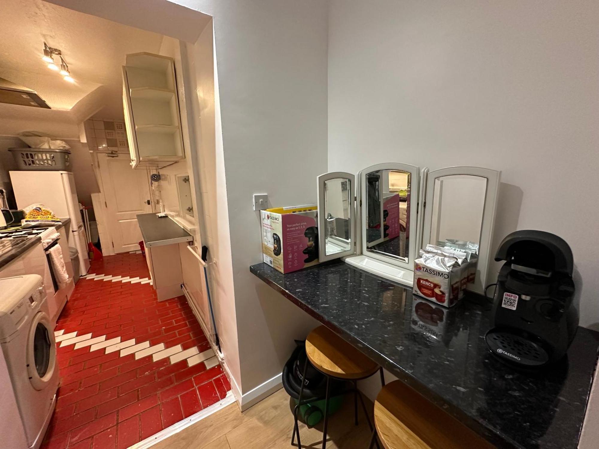 3Rd Studio Flat With Private Toilet And Bathroom Setup For Family Enjoyment 134 Keedonwood Road Bromley Exterior foto