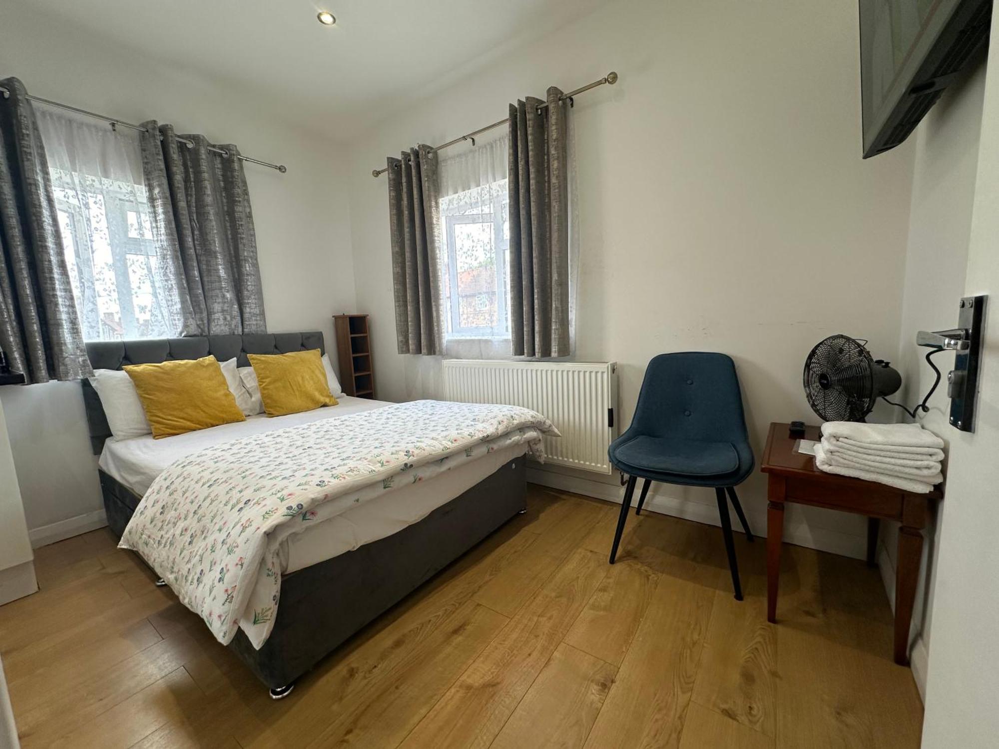 3Rd Studio Flat With Private Toilet And Bathroom Setup For Family Enjoyment 134 Keedonwood Road Bromley Exterior foto